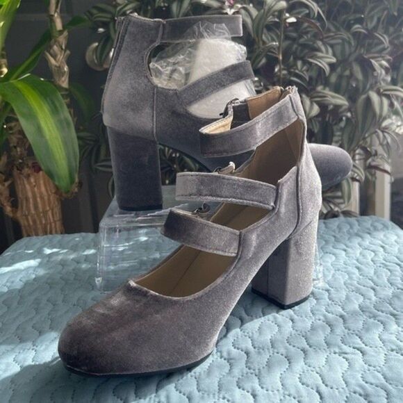 Yoki Gray Ankle Boots with Straps - Picture 4 of 8